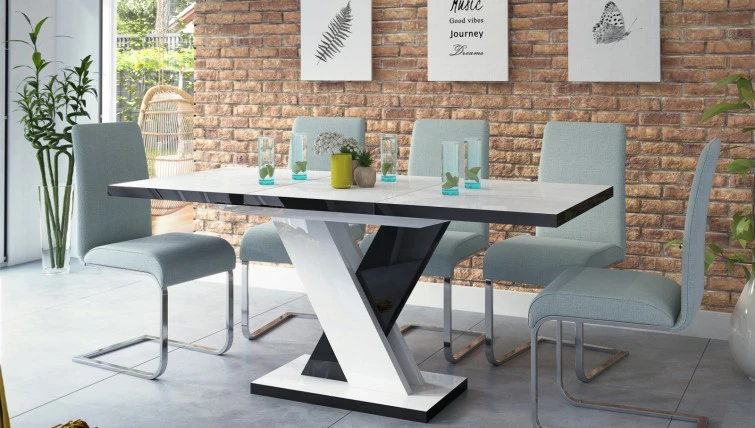 Designerski stół na tle ceglanej ściany oraz jasnej podłogi
