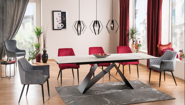 Duża jadalnia w stylu nowoczesnym z rozkładanym stołem ceramicznym i pikowanymi krzesłami