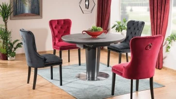 Nowoczesna jadalnia w stylu glamour z okrągłym stołem rozkładanym i pikowanymi krzesłami aksamitnymi