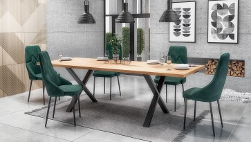 Industrialny stół z podstawą w kształcie litery X z tapicerowanymi krzesłami