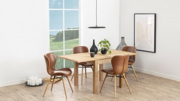 Klasyczny stół jadalniany z funkcją rozkładania i krzesła w stylu skandynawskim