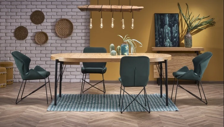 Duża jadalnia z białymi cegiełkami i żółtymi ścianami w stylu loft