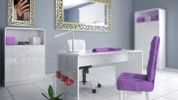 Zestaw białych mebli o połyskującej powierzchni w ekskluzywnym salonie kosmetycznym z lustrem i obrazem w złotej ramie