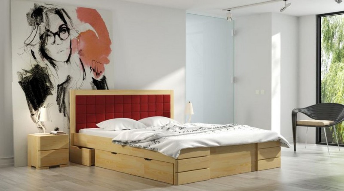 Wysokie łóżko z tapicerowanym wezgłowiem i pojemnymi szufladami oraz szafki nocne z litego drewna sosnowego