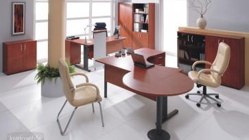 Duży zestaw mebli biurowych z płyty drewnopodobnej w kolorze orzech artemide