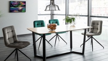 Nierozkładany stół w stylu industrialnym i tapicerowane krzesła na giętych metalowych nogach