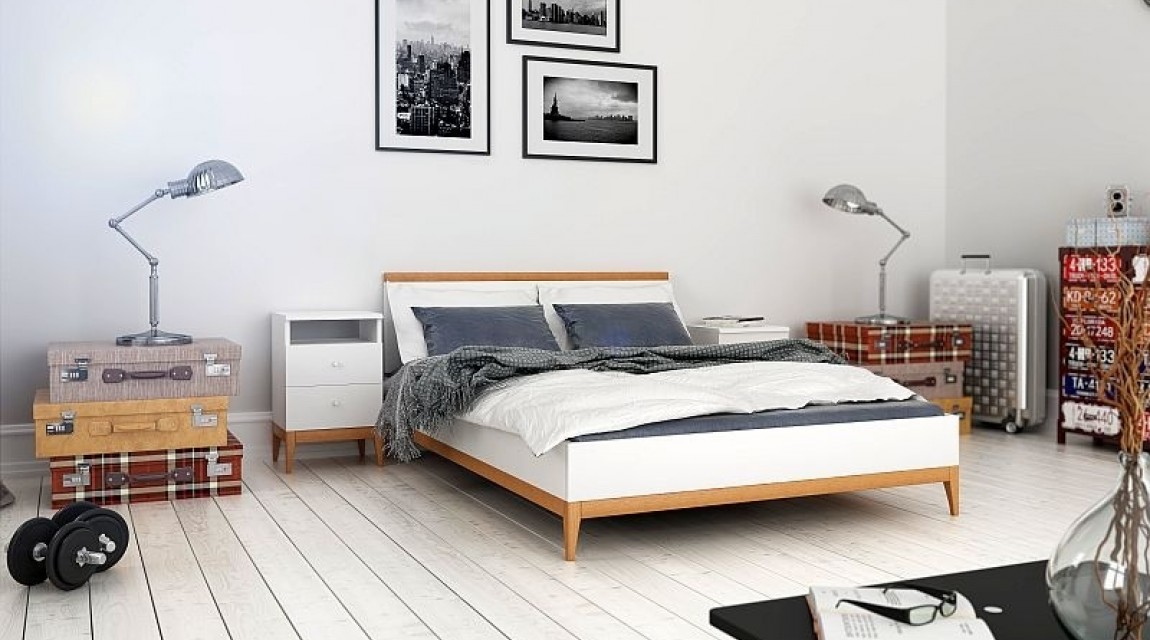 Łóżko z litego drewna bukowego i sosnowego oraz szafki nocne z szufladami na wysokich nóżkach