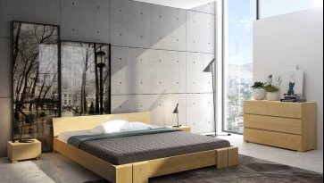Zestaw nowoczesnych mebli do sypialni z drewna sosnowego w designerskim wnętrzu