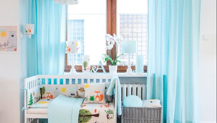 Kolorowe lampy i tekstylia z bajkowymi postaciami do pokoju dziecięcego