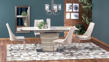 Stół na jednej nodze z prostokątnym blatem oraz krzesła tapicerowane na płozach