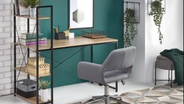 Biurko z regałem w stylu industrialnym i tapicerowane krzesło obrotowe
