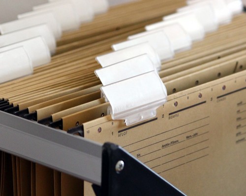 Zabezpieczenia dokumentów w firmie — szafki metalowe kartotekowe
