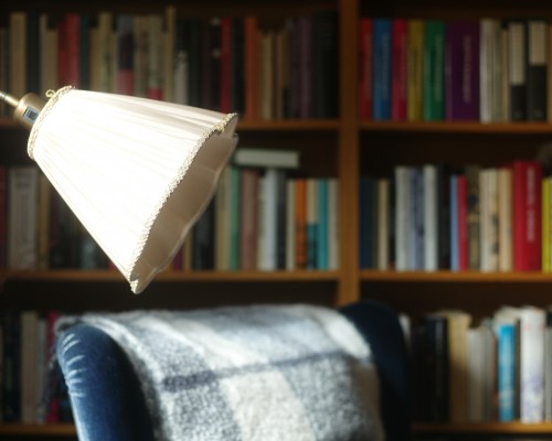 Zestaw mola książkowego — fotel i lampa do czytania