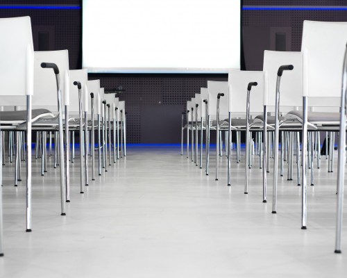 Krzesła konferencyjne – z jakiego materiału powinny być wykonane?