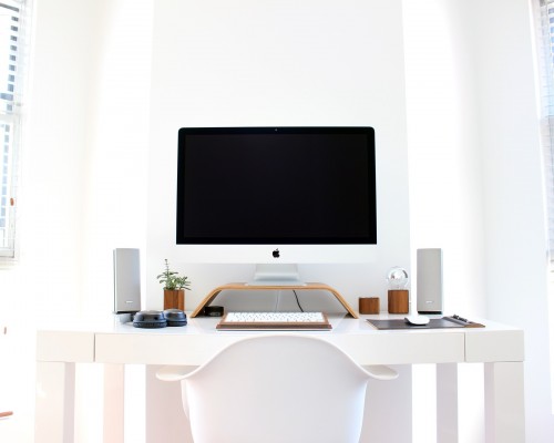 Jakie nowoczesne meble będą idealne do domowego biura?