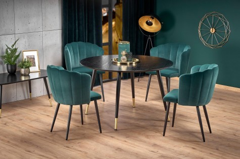 Jadalnia w stylu glamour z czarnym, okrągłym stołem i zielonymi krzesłami