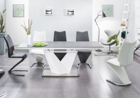 Krzesła tapicerowane ekoskórą i biały rozkładany stół z blatem ze szkła hartowanego