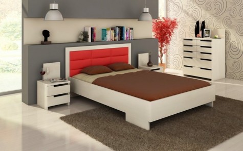 Łóżko z wysokim tapicerowanym wezgłowiem oraz komoda z ośmioma szufladami i białe szafki nocne