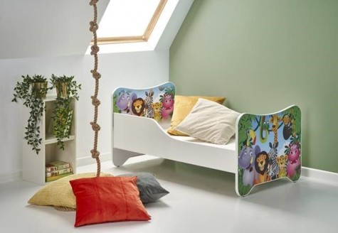 Łóżko do pokoju dziecięcego z kolorowym motywem dżungli