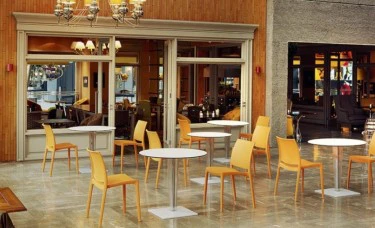 Jak konserwować meble restauracyjne?