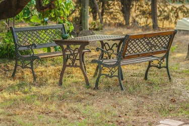 Jak konserwować meble ogrodowe?