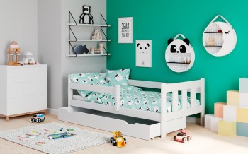 Drewniane łóżko dziecięce z szufladą w kolorze białym Marinella