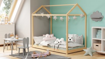 Sosnowe łóżko dziecięce w kształcie domku Yogi