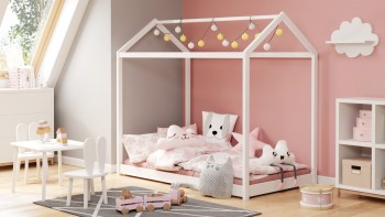 Białe łóżko dziecięce w kształcie domku Yogi