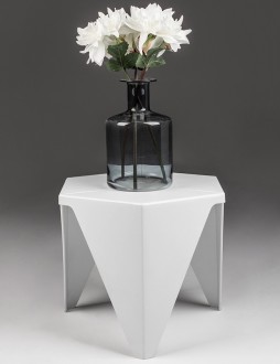 Designerski stolik pomocniczy z białego tworzywa Clove