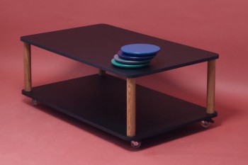 Prostokątny stolik kawowy na kółkach Ashme z kolorowym blatem 105x64 cm