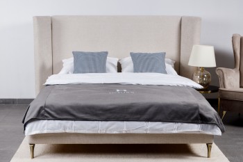 Łóżko sypialniane z regulowanym wezgłowiem typu uszak Monte