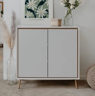 Komoda na wysokich nóżkach Arona 2D, biały/dąb artisan