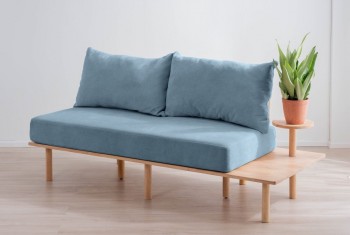 Sofa ze stolikiem bocznym i poduszkami Seri, styl skandynawski