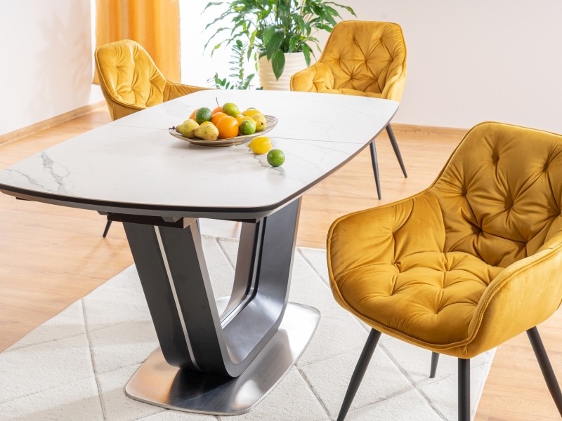 Pikowane krzesło Cherry Velvet tapicerowane aksamitną tkaniną