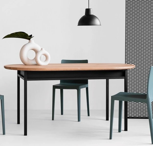 Owalny stół do jadalni na czterech nogach Box Oval