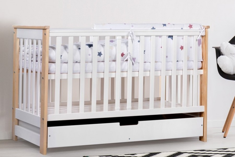 Łóżeczko niemowlęce z szufladą i barierką ochronną Iwo 120x60 biały/sosna