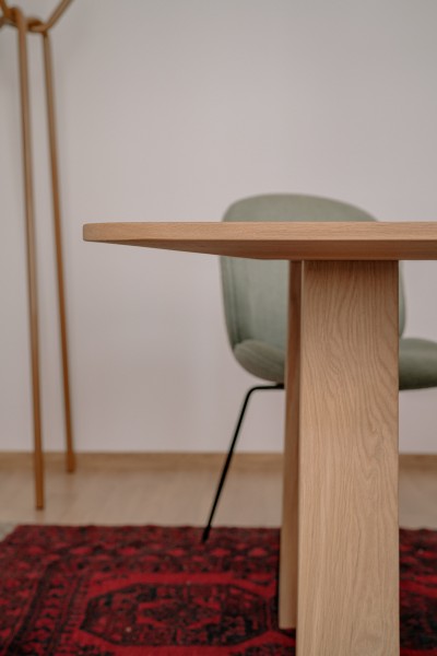 Kwadratowy stół z litego drewna dębowego SkoV 100x100 cm