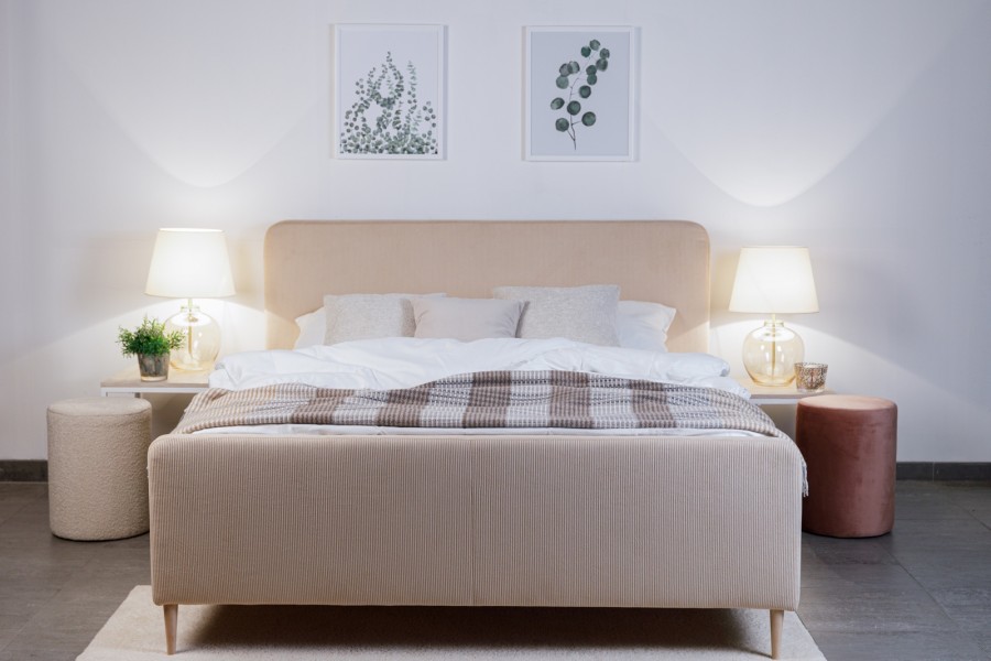 Skandynawskie łóżko tapicerowane do sypialni Bella