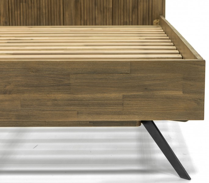 Loftowe łóżko drewniane z wysokim zagłówkiem Massa K01 180 cm