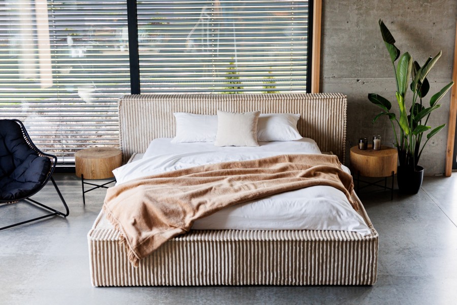 Nowoczesne łóżko tapicerowane pluszowy sztruks Scala