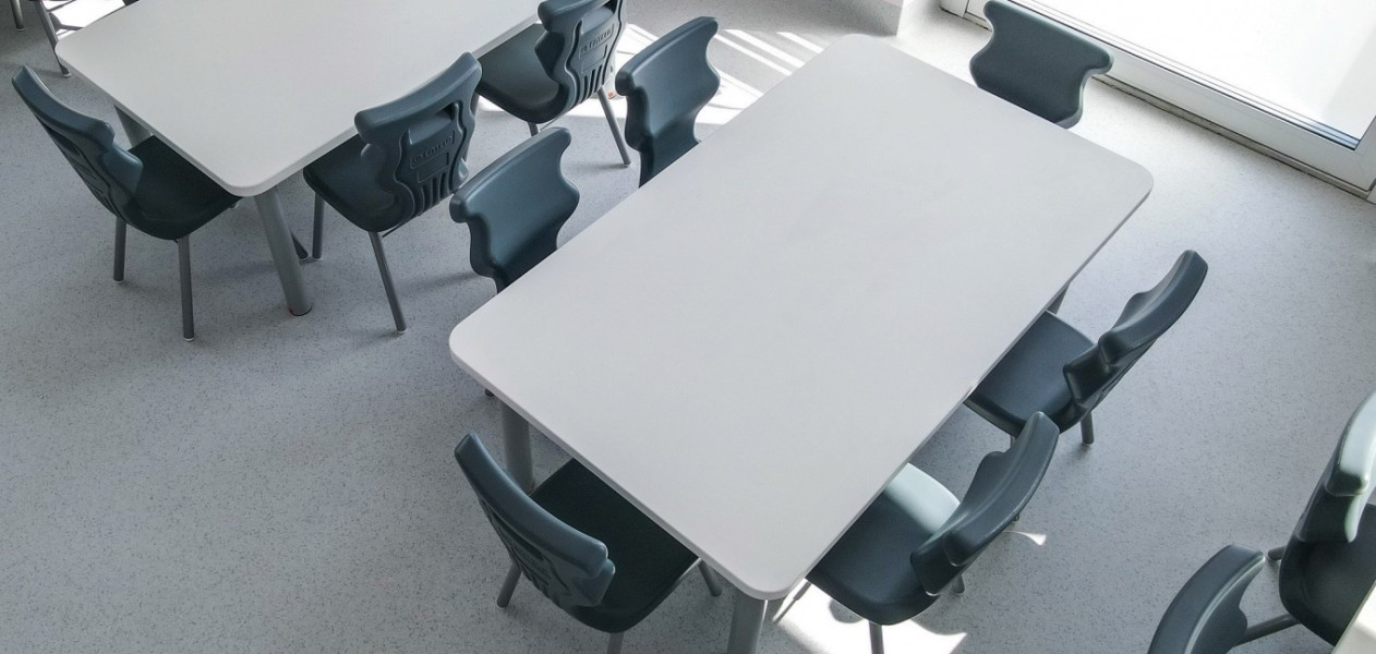 Stół do szkoły Smart prostokątny 120x70 cm, rozmiar 4-6, blat biały / nogi szare