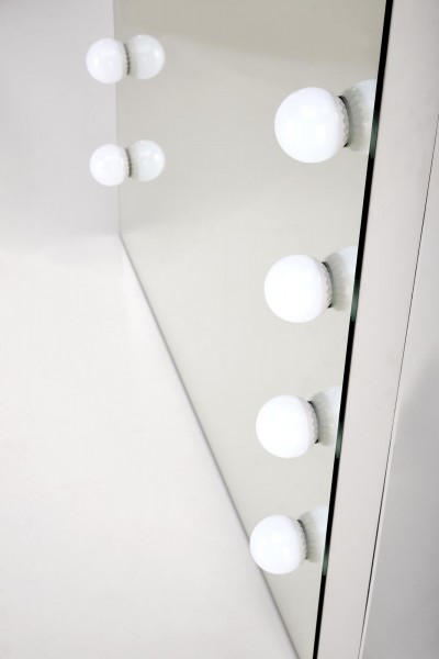 Duże lustro z żarówkami LED Pearl Halmar