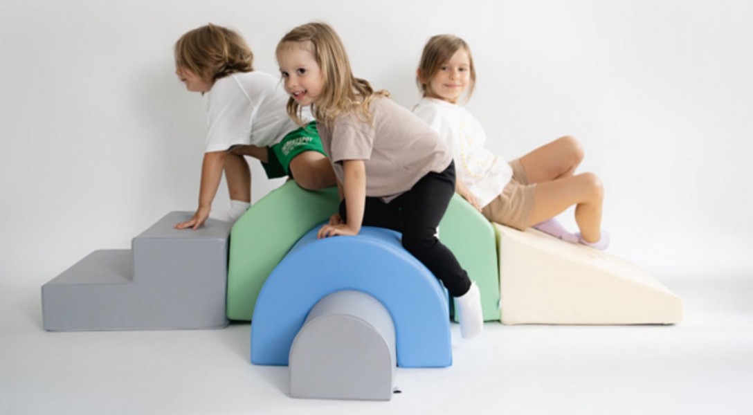 Piankowy tor przeszkód soft play do przedszkola Happy Playground H240-8B