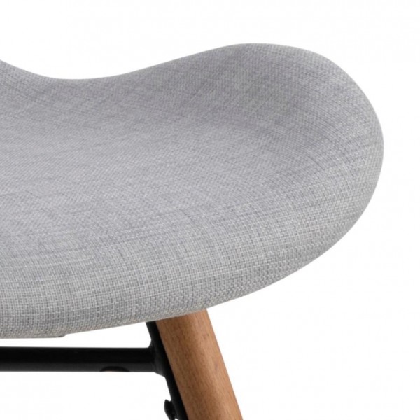 Tapicerowane krzesło do jadalni na dębowych nogach Batilda light grey