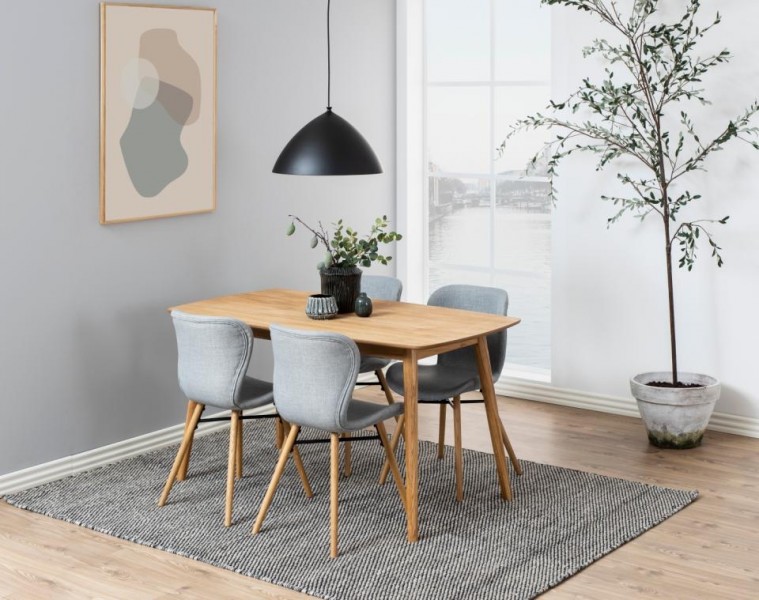 Tapicerowane krzesło do jadalni na dębowych nogach Batilda light grey